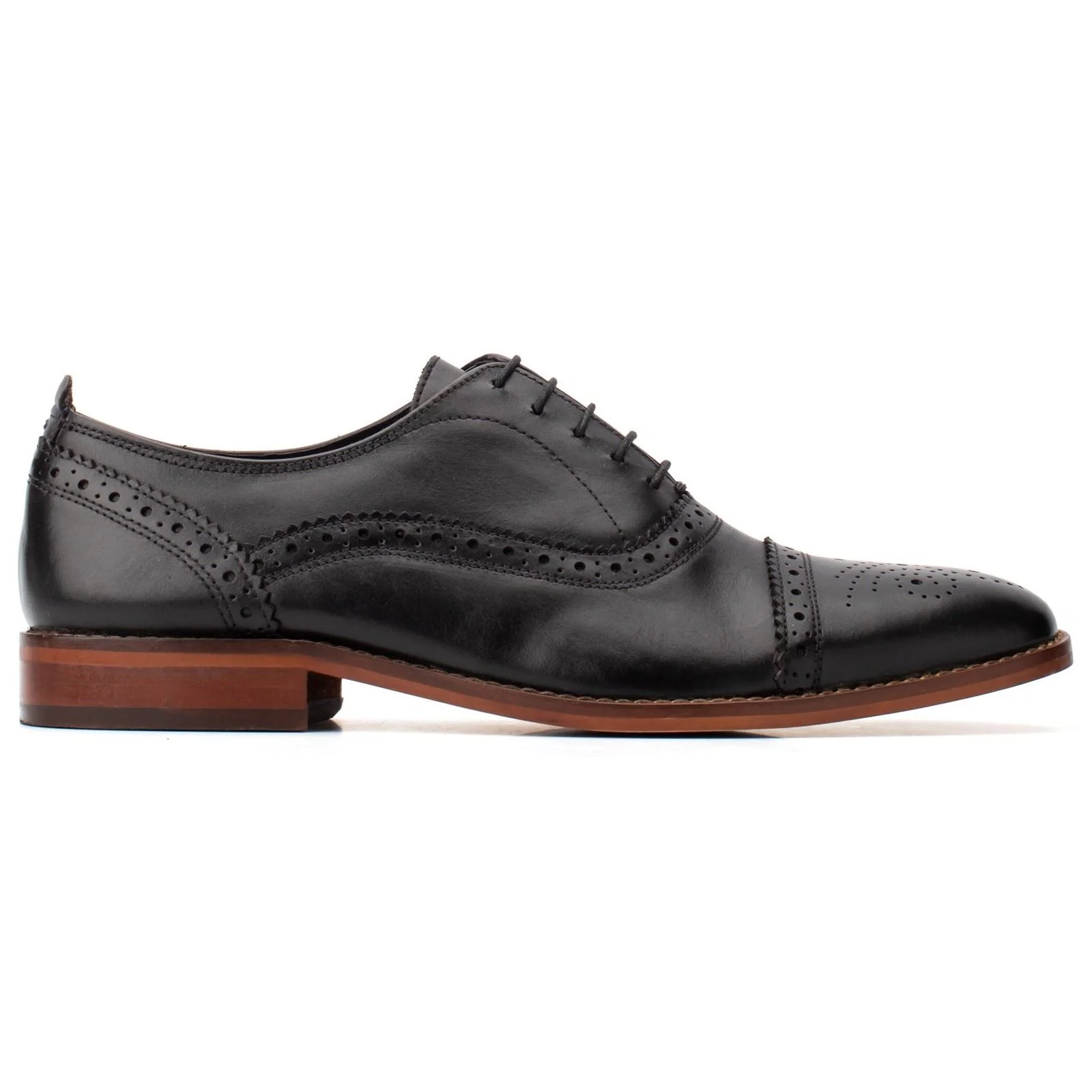 Base London Men's Cast Waxy Brogue Shoe in Black - Image 4