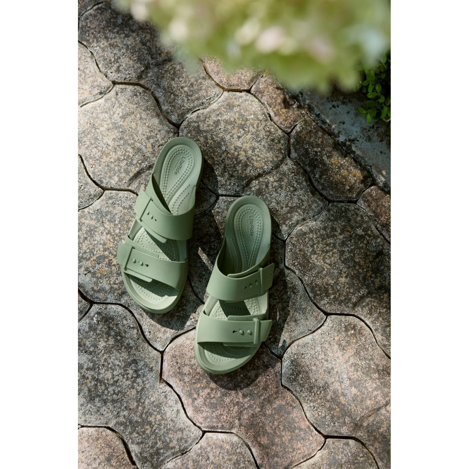 Crocs Brooklyn Buckle EVA Women's Cargo Sandals - Image 7