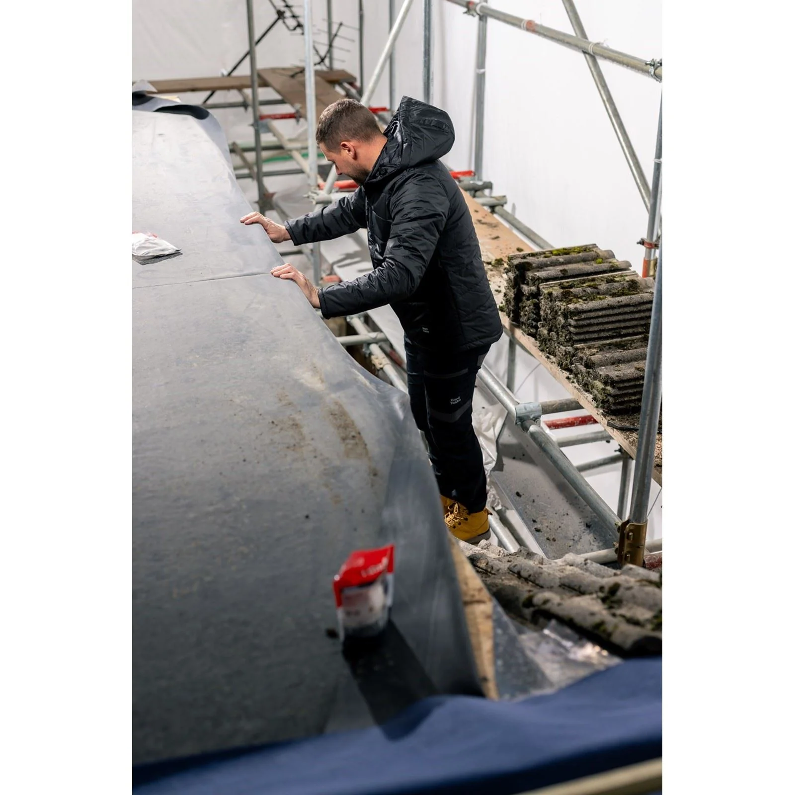 Hard Yakka Men's Puffa 2.0 Jacket in Black - Image 9