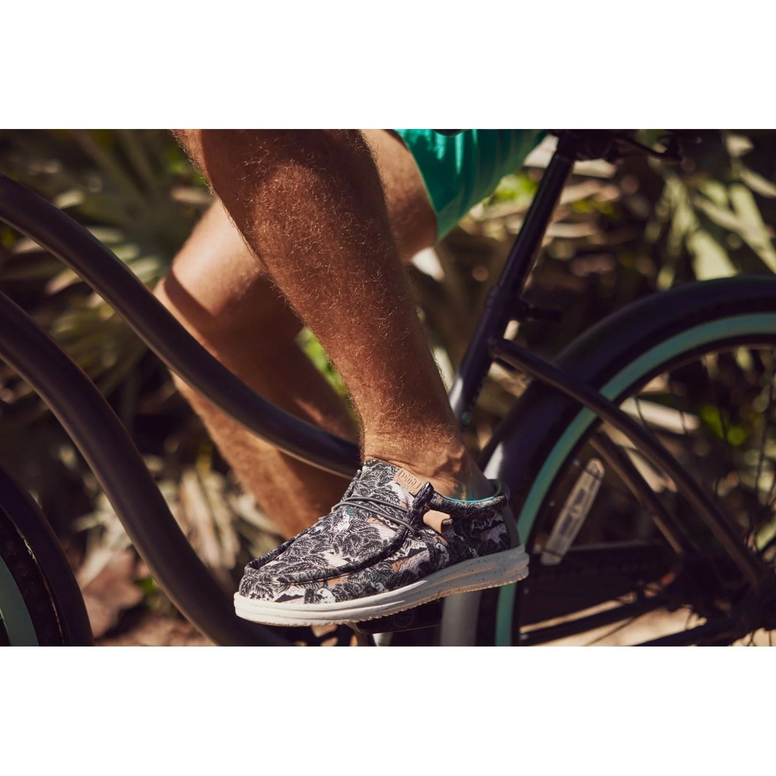 HEYDUDE Men's Wally H2O Tropical Shoe in Black Tropical - Image 7