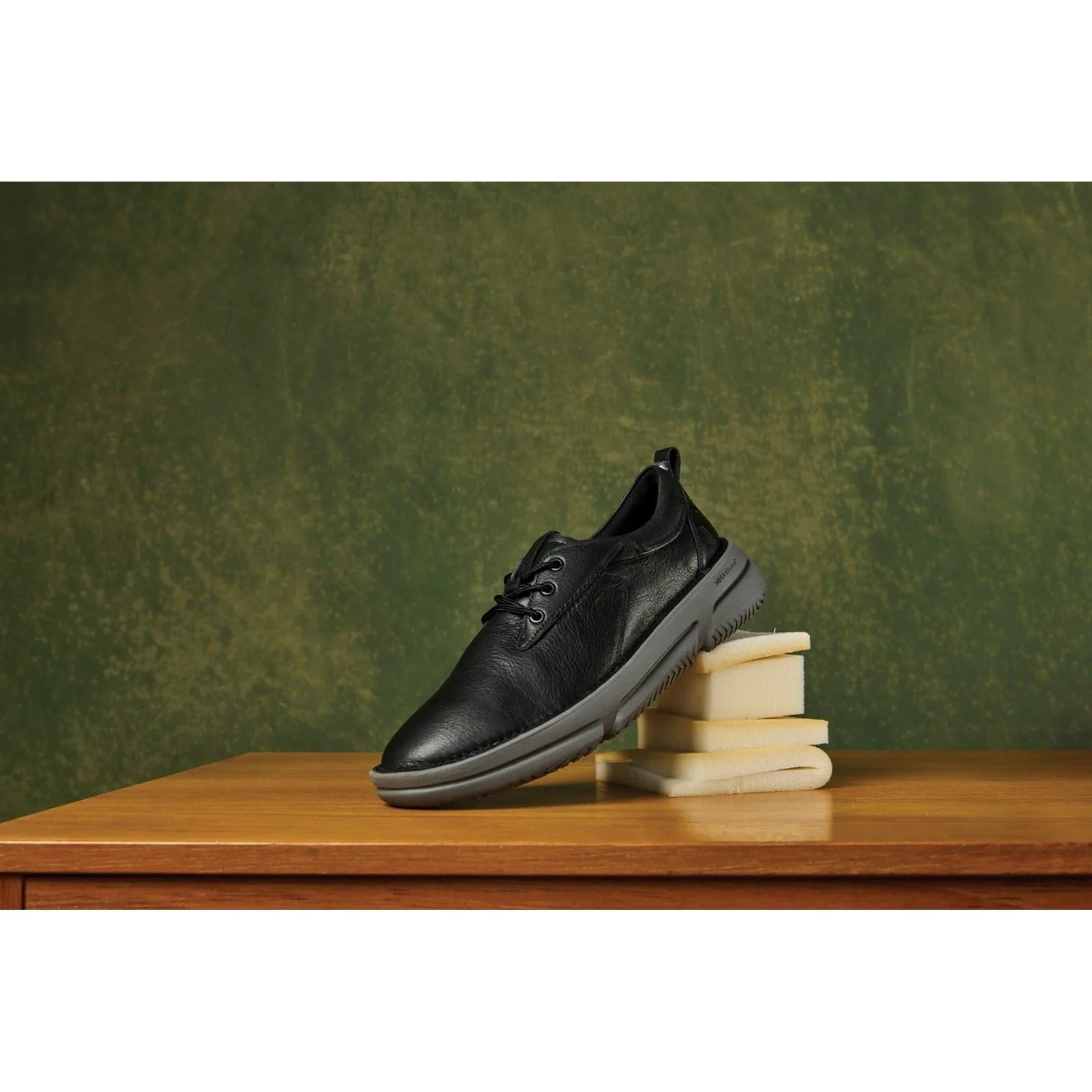 Hush Puppies Baylor Leather Men's Black Trainers - Image 8